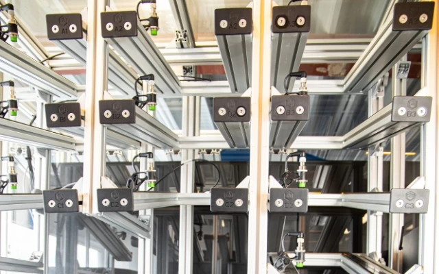 Die Regale der Produktionszelle V1 von Additive Automation.